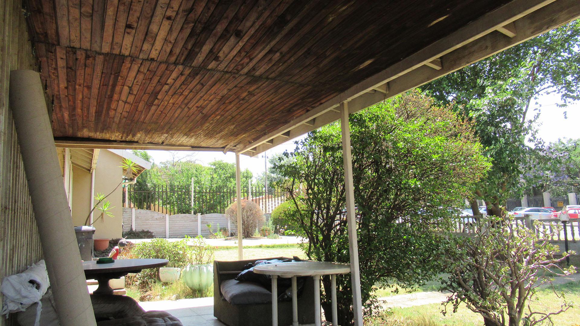 Patio - 26 square meters of property in Tulisa Park