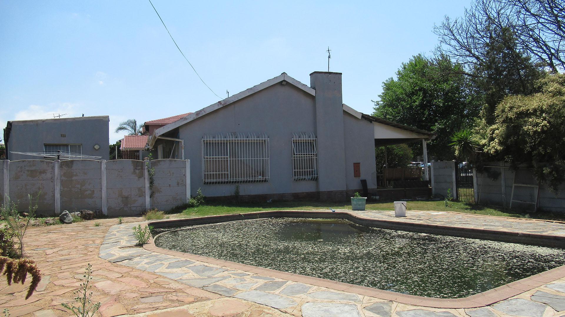 Backyard of property in Tulisa Park