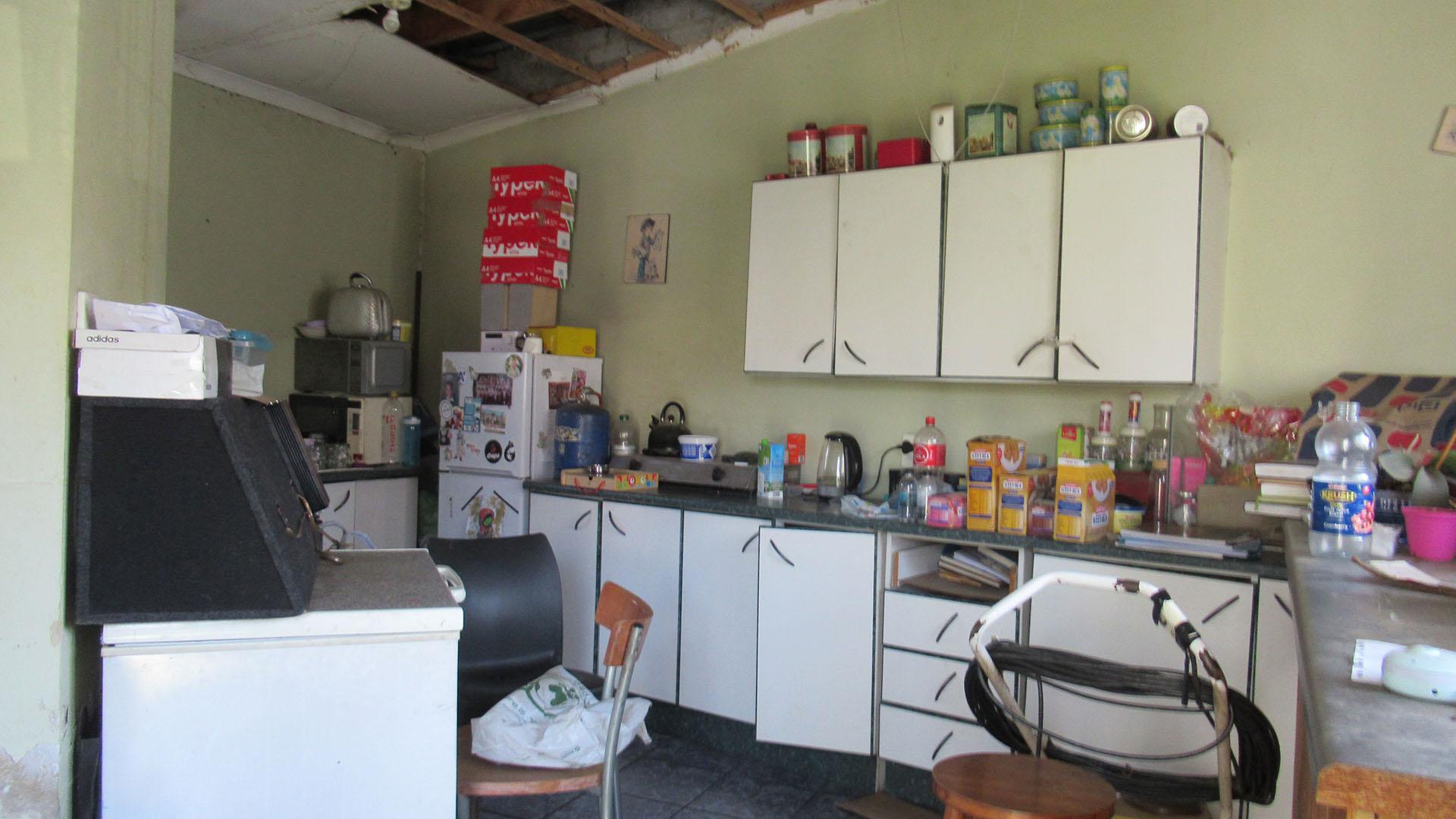Kitchen - 37 square meters of property in Tulisa Park