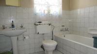 Bathroom 1 - 11 square meters of property in Tulisa Park