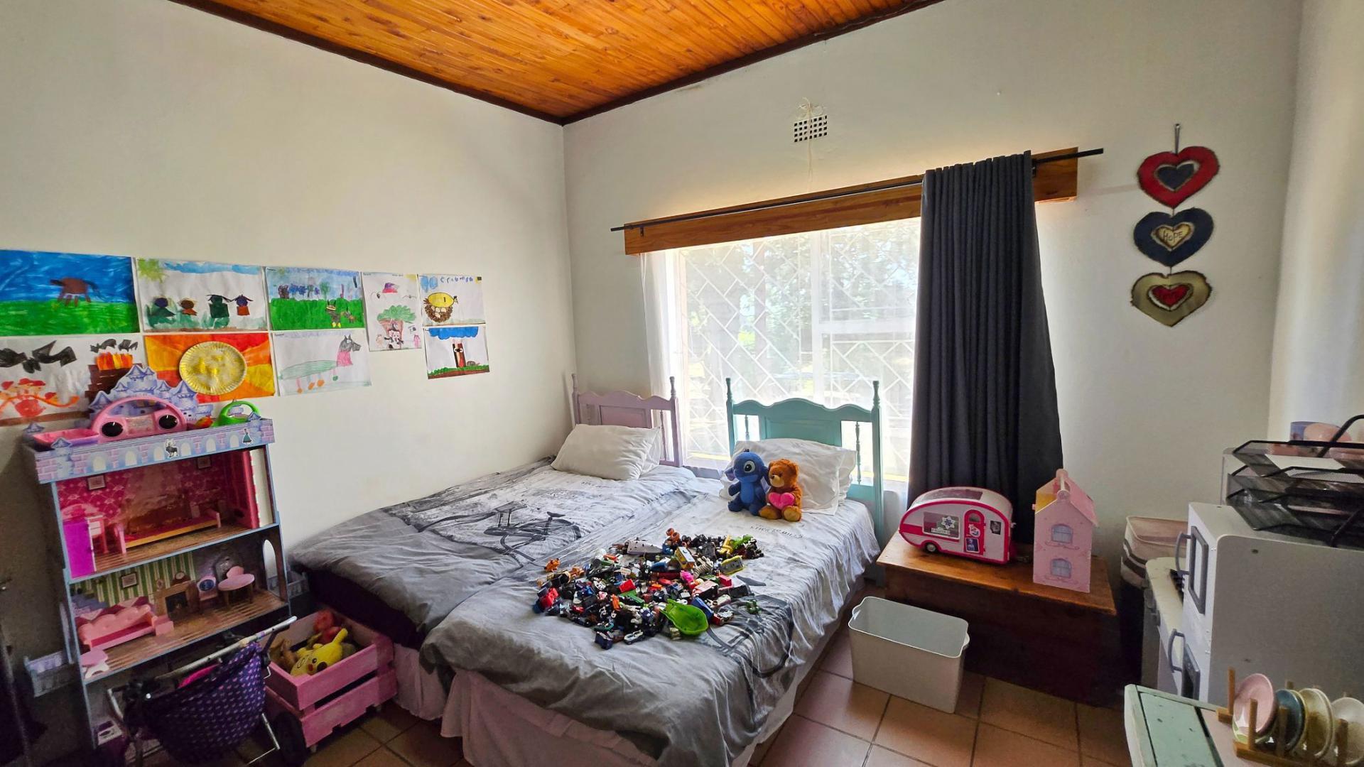 Bed Room 1 of property in Bashewa