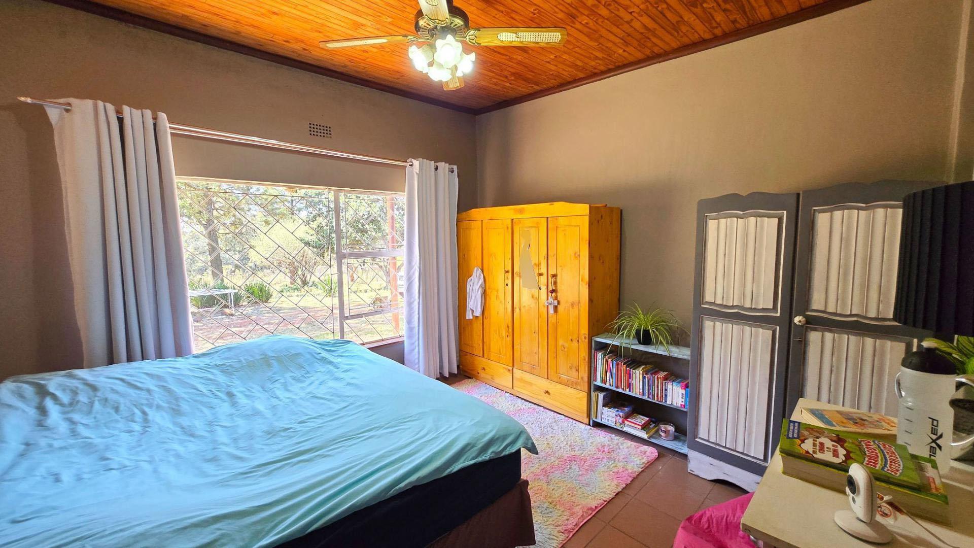 Main Bedroom of property in Bashewa
