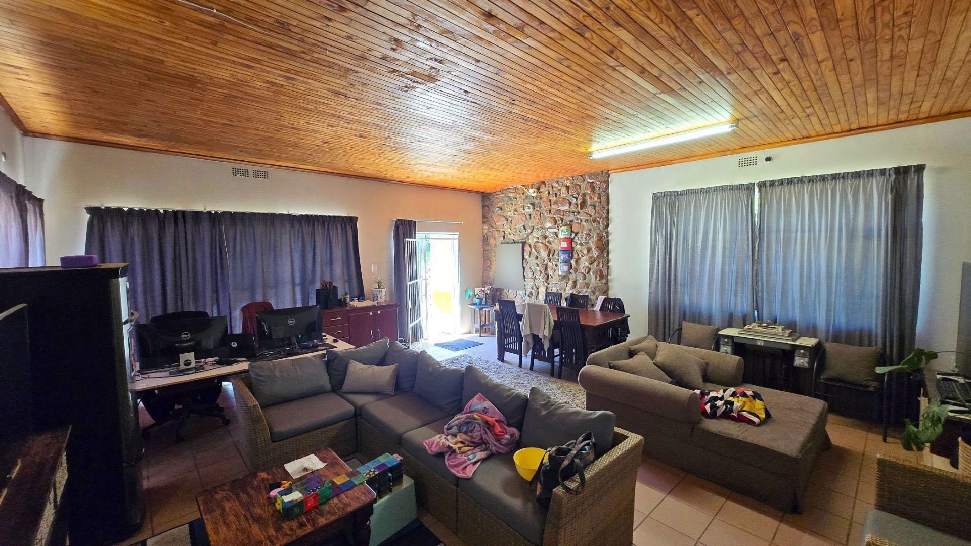 Lounges of property in Bashewa