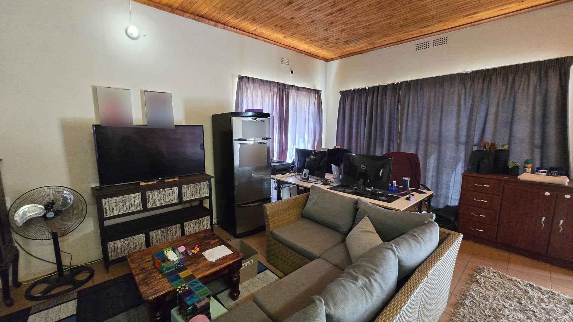 Lounges of property in Bashewa