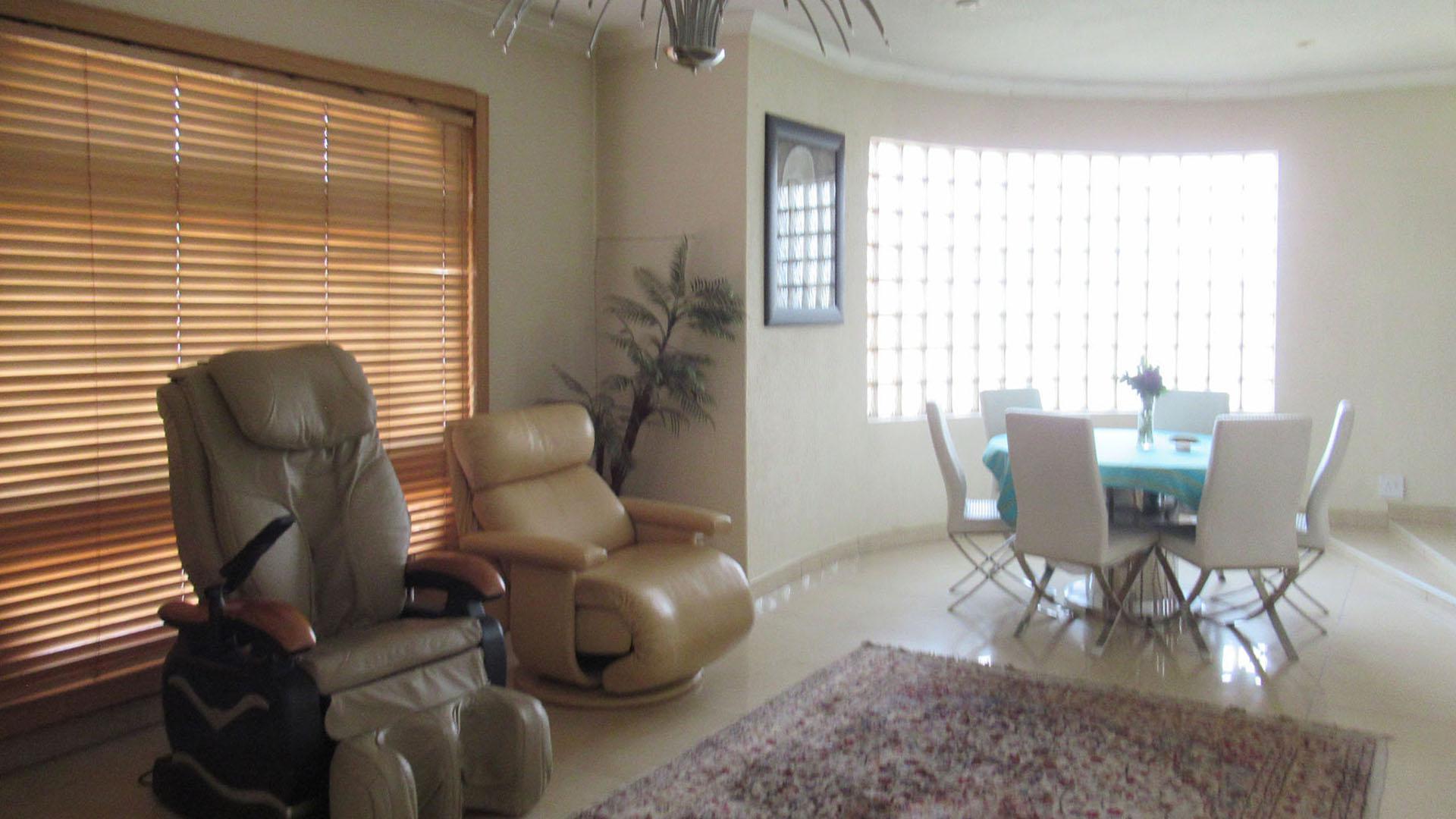 Lounges - 45 square meters of property in Lenasia South