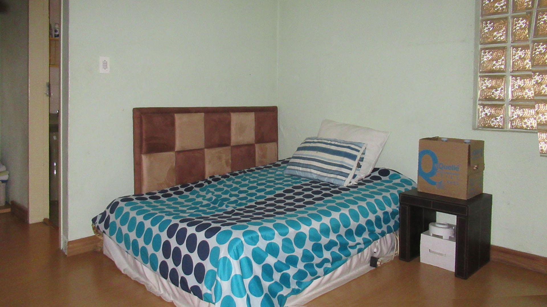 Bed Room 2 - 16 square meters of property in Lenasia South