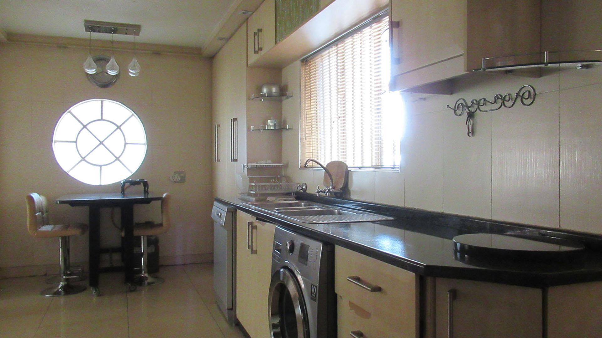 Kitchen - 37 square meters of property in Lenasia South
