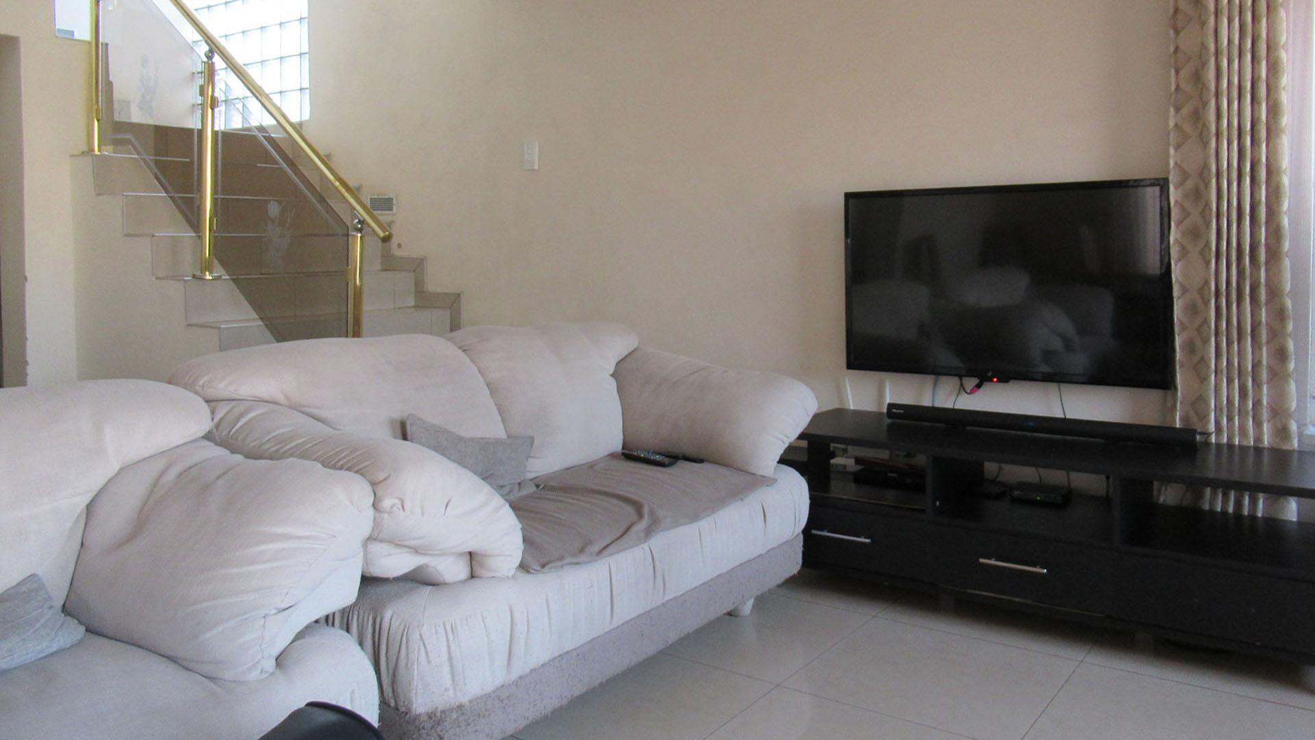 TV Room of property in Lenasia South