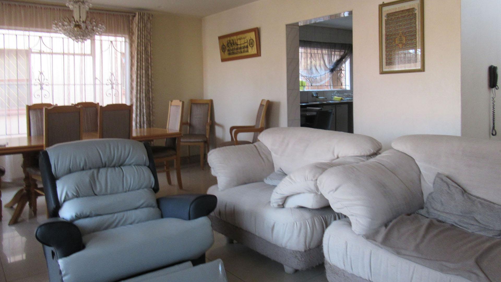 TV Room of property in Lenasia South