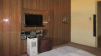 Bed Room 4 - 19 square meters of property in Lenasia South