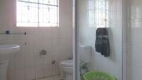 Bathroom 3+ - 10 square meters of property in Lenasia South