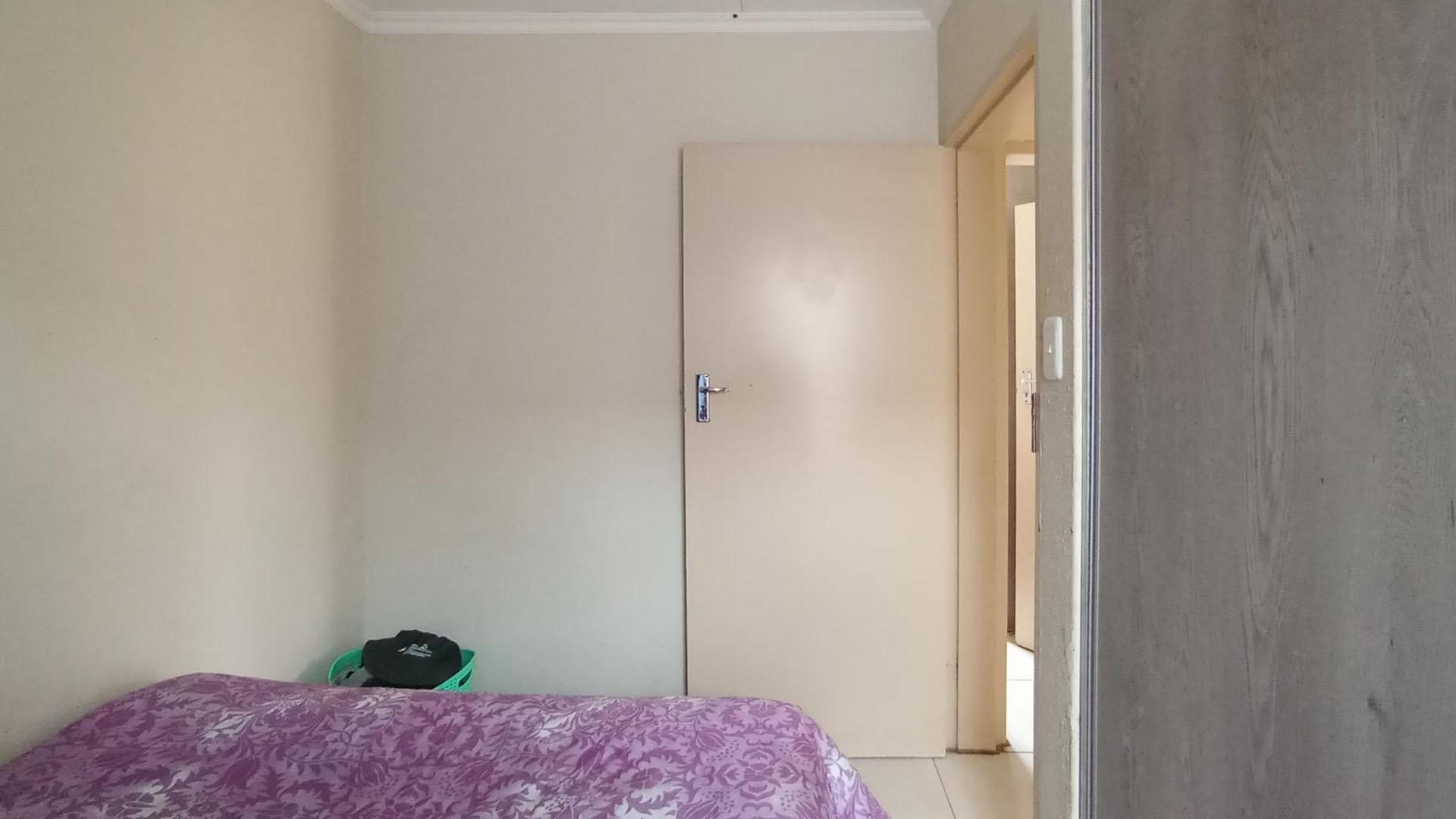 Bed Room 1 - 7 square meters of property in Soshanguve East