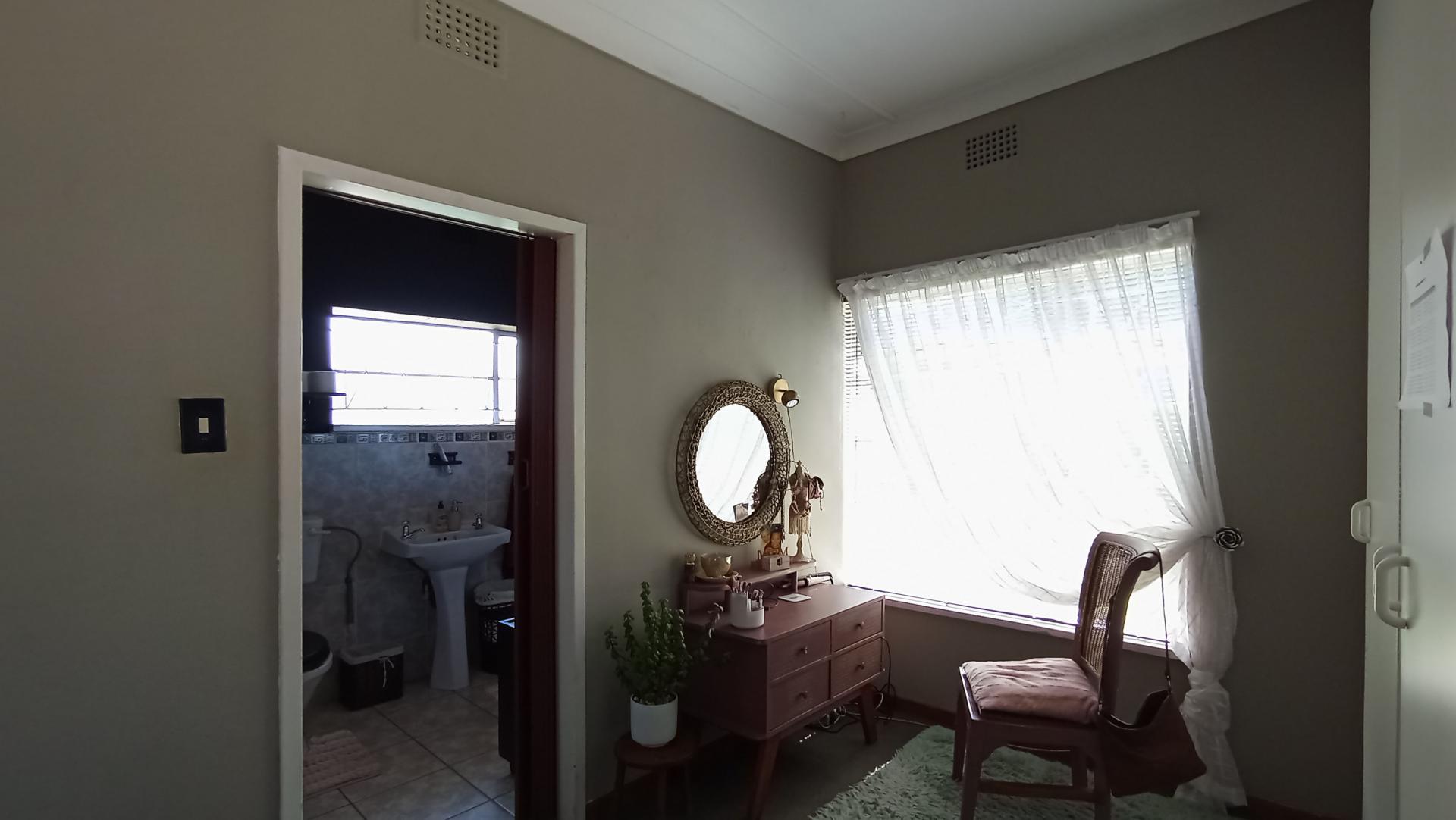 Main Bedroom - 19 square meters of property in Gerdview