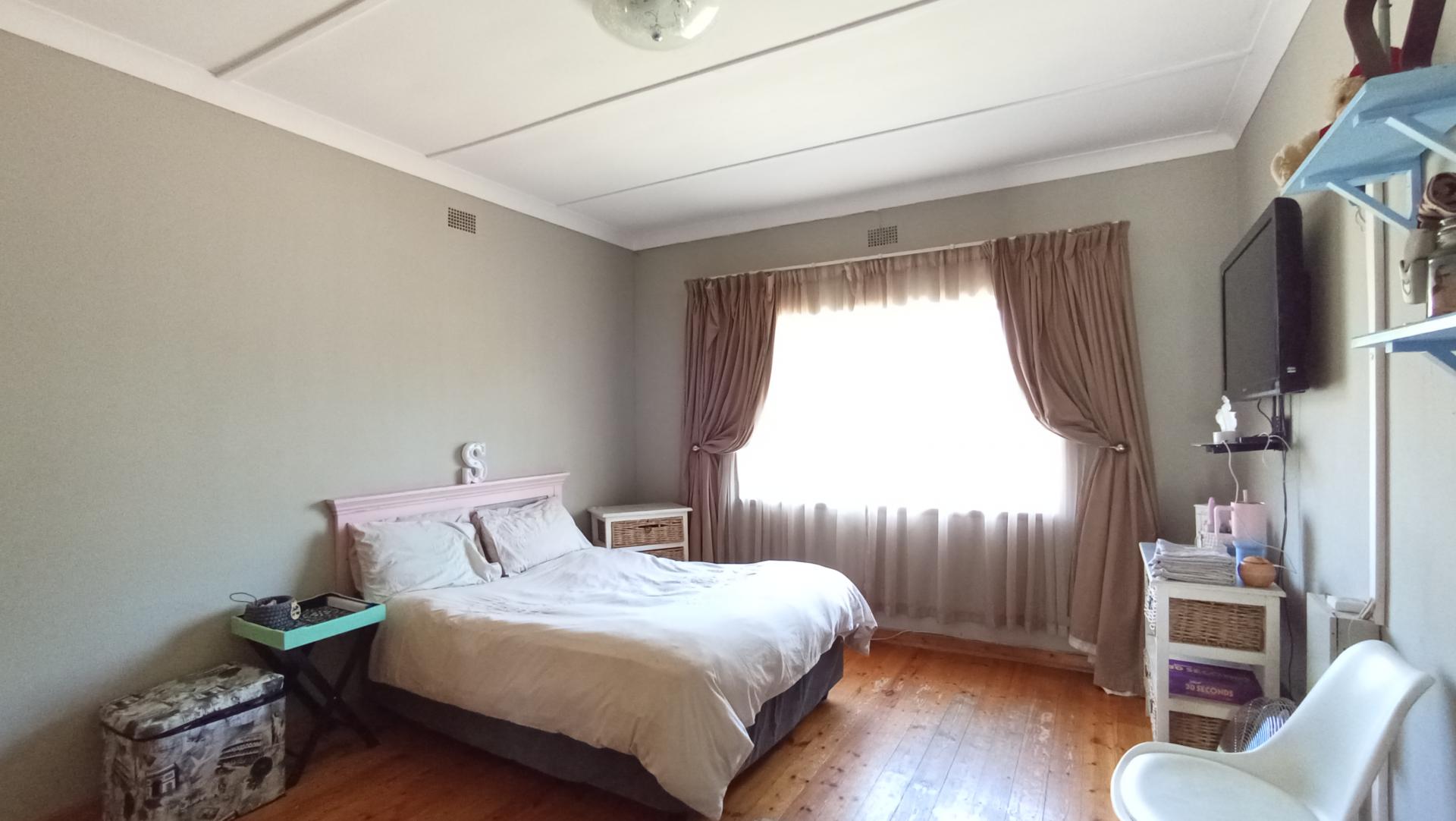 Bed Room 1 - 19 square meters of property in Gerdview