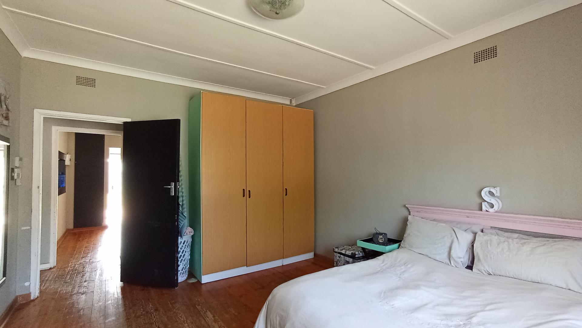 Bed Room 1 - 19 square meters of property in Gerdview