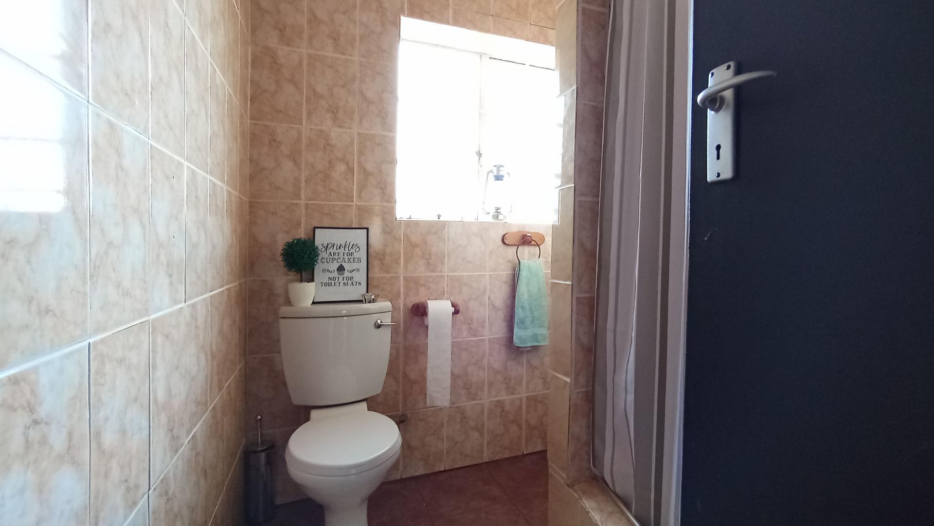 Bathroom 1 - 5 square meters of property in Gerdview