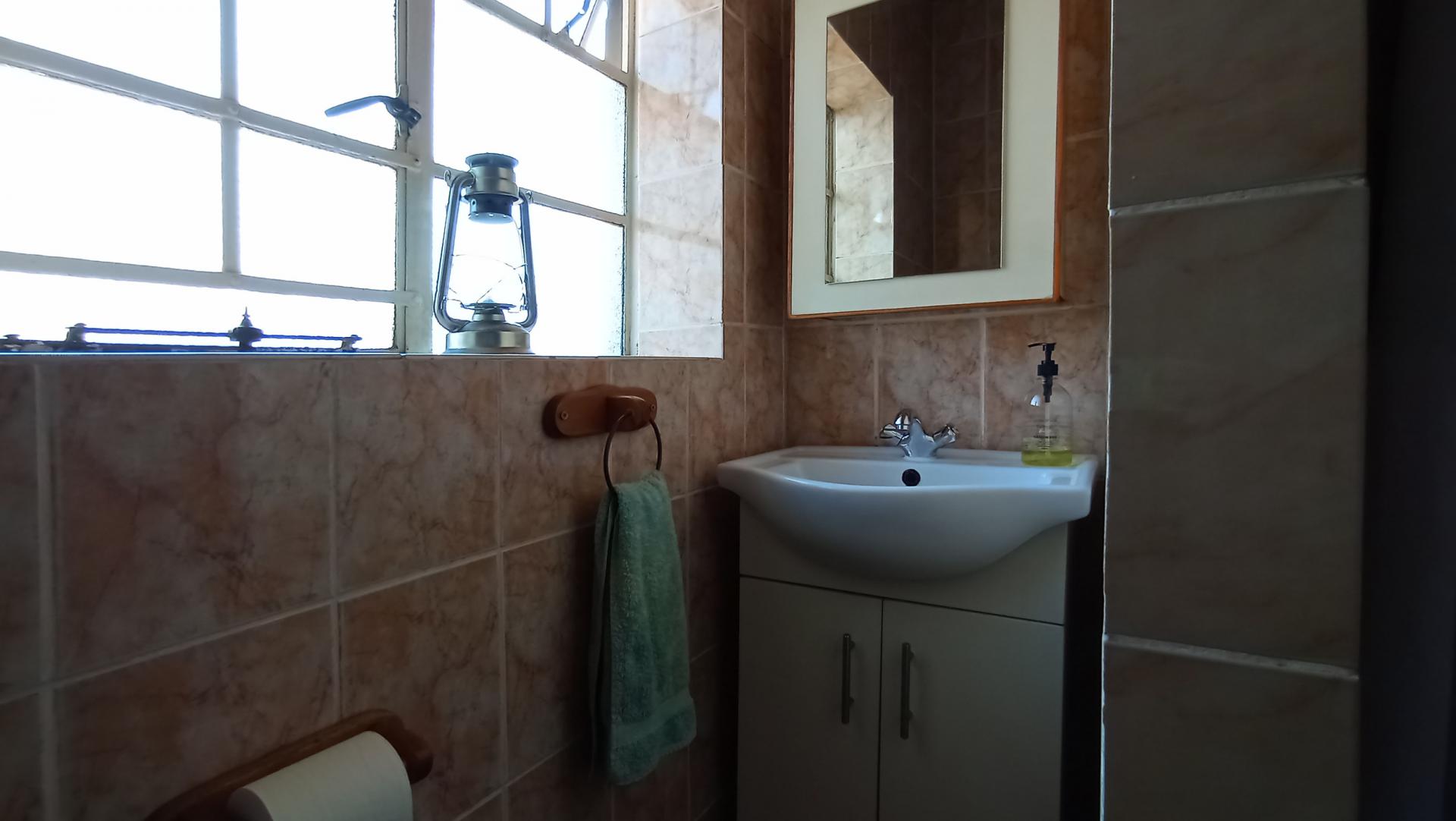 Bathroom 1 - 5 square meters of property in Gerdview