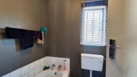 Bathroom 1 - 3 square meters of property in Crystal Park