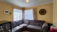 Lounges - 9 square meters of property in Crystal Park
