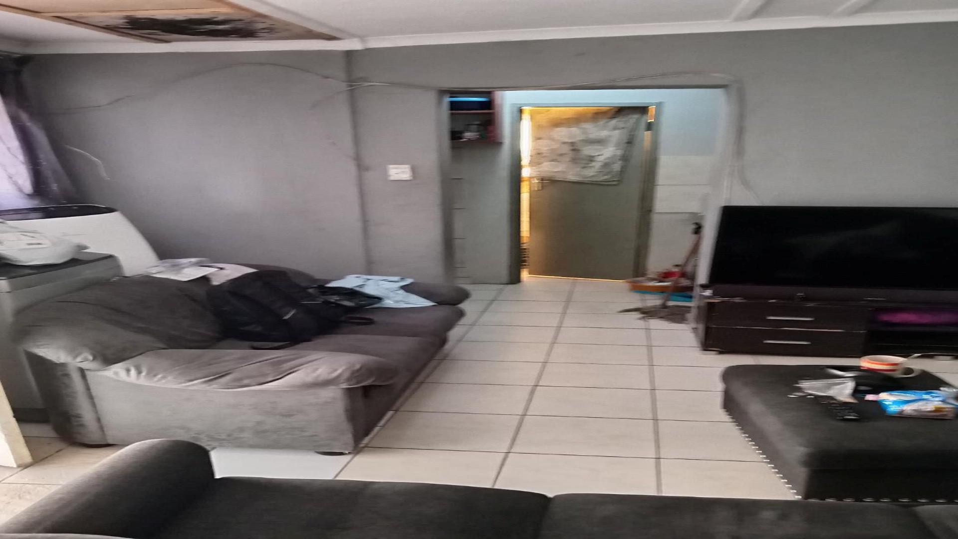 Lounges of property in Lorentzville