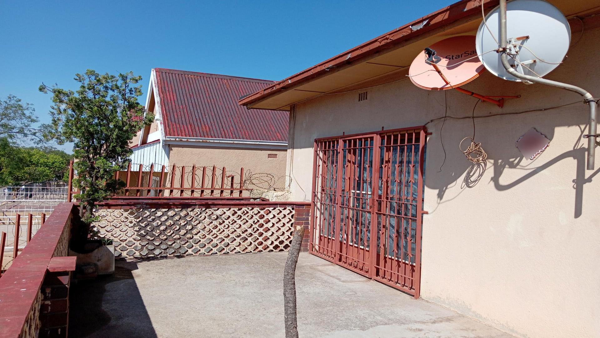 Patio of property in Lorentzville