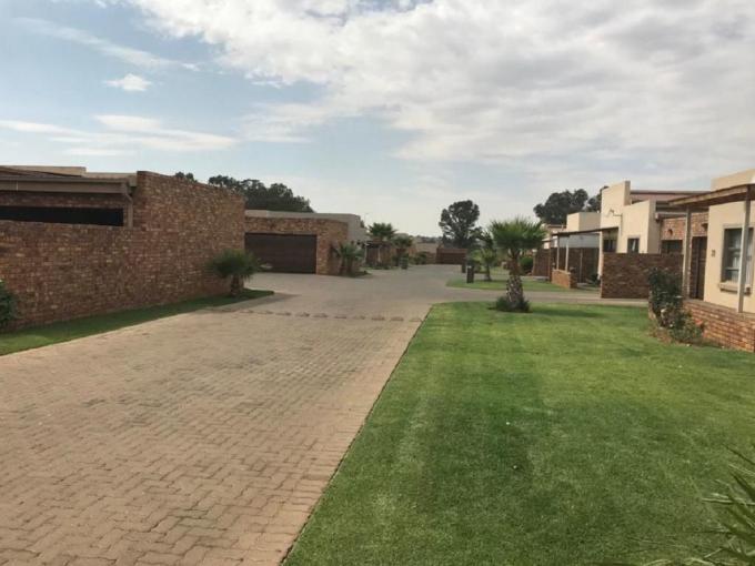 2 Bedroom Sectional Title for Sale For Sale in Meyerton - MR694498