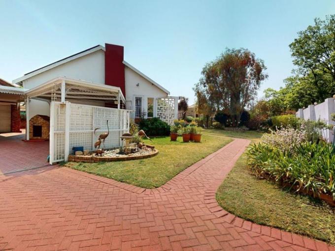 4 Bedroom House for Sale For Sale in Parkdene (JHB) - MR694528