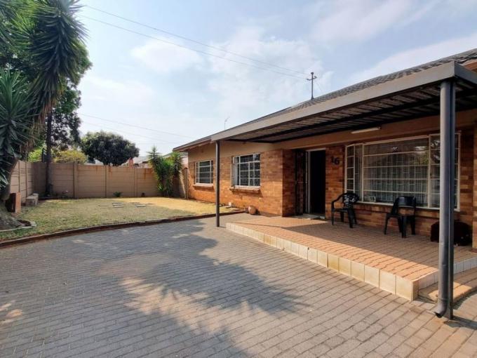 3 Bedroom House for Sale For Sale in Symhurst - MR694529
