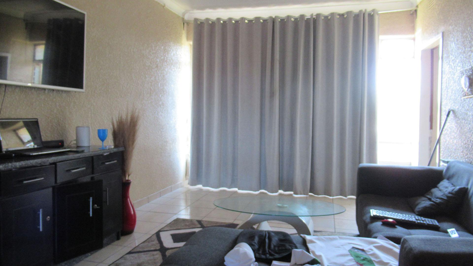 Lounges - 21 square meters of property in Florida
