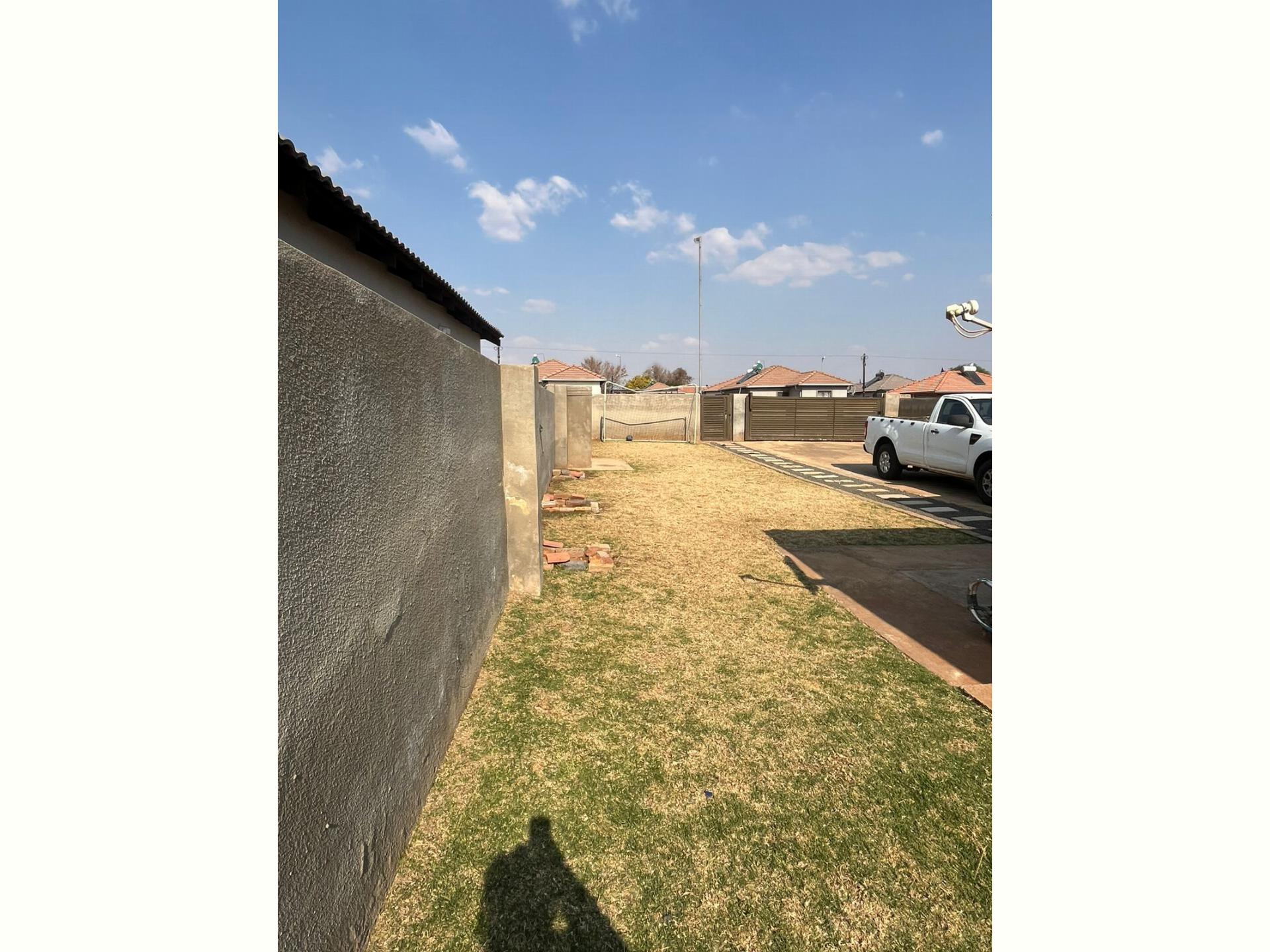  of property in Dawn Park