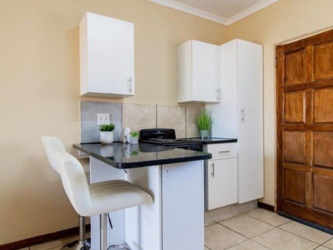 2 Bedroom Simplex for Sale For Sale in South Crest - MR694547