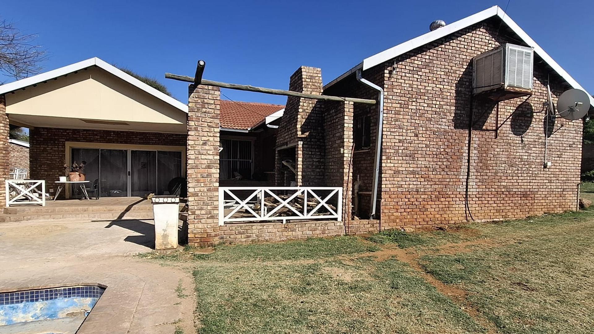 Front View of property in Hartswater