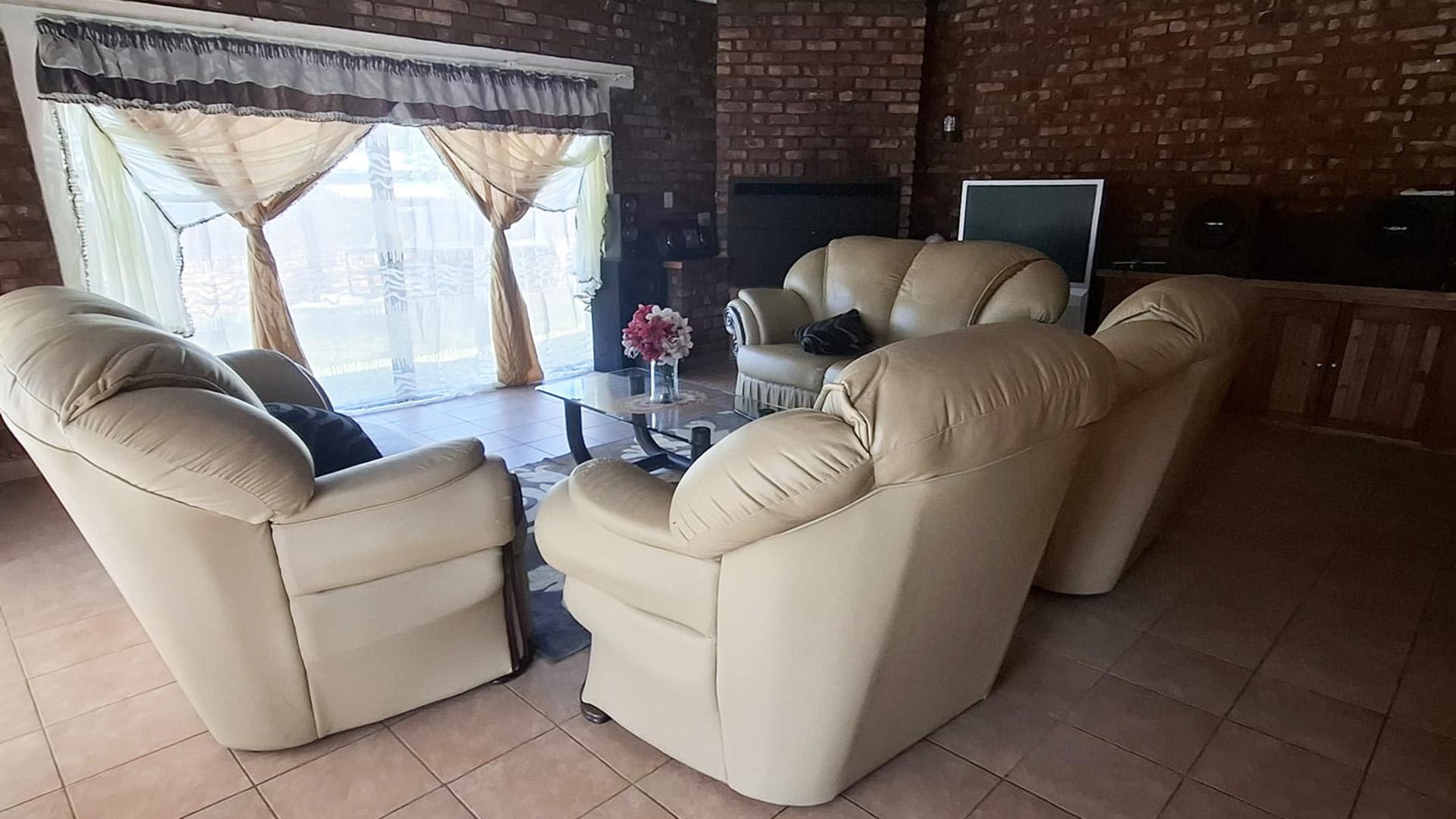 TV Room of property in Hartswater