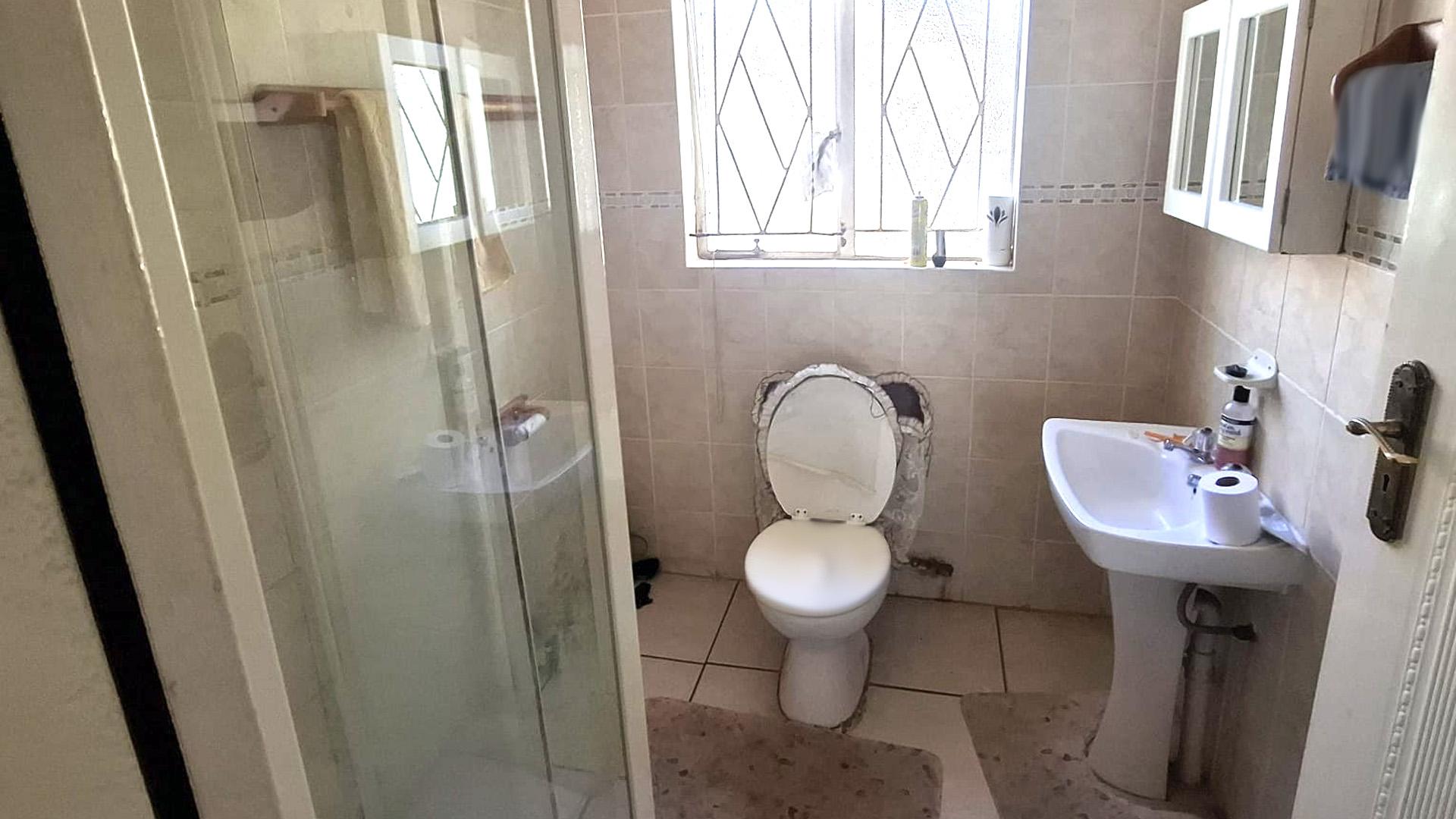 Bathroom 1 of property in Hartswater