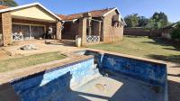 Swimming Pool of property in Hartswater