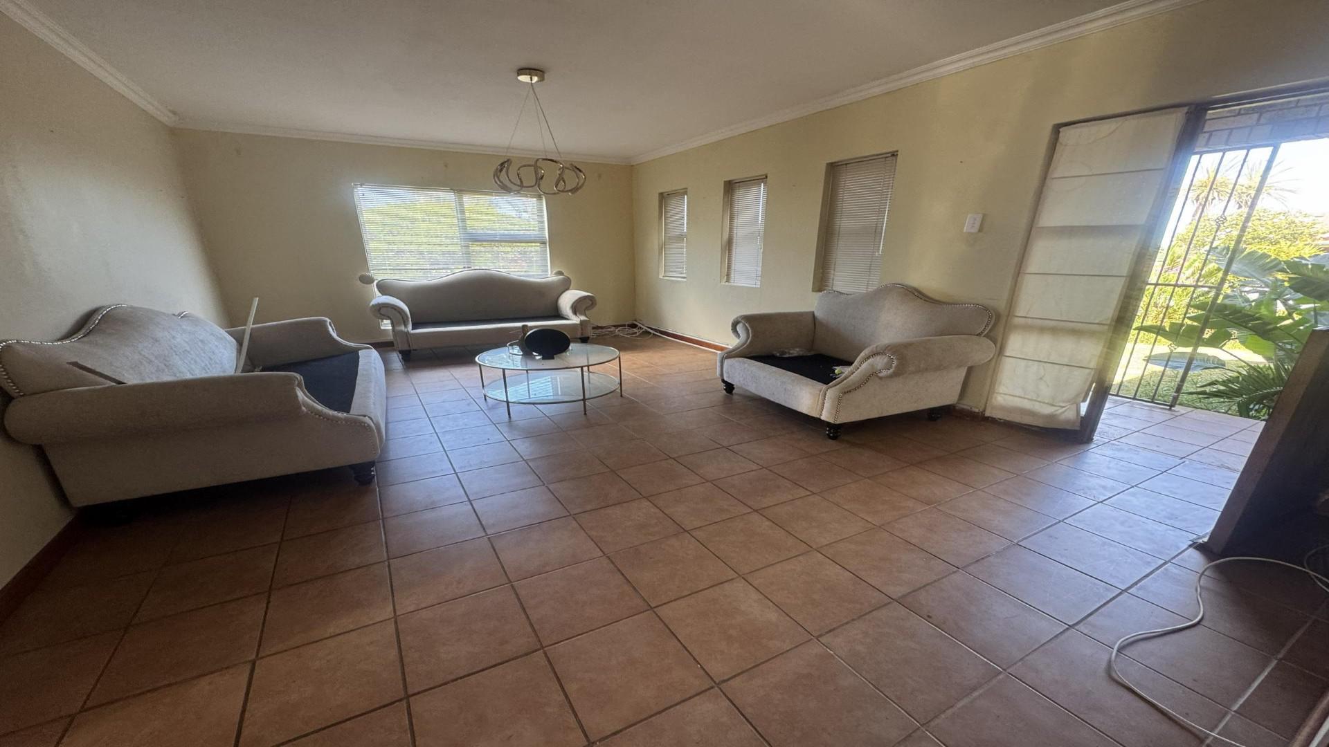 Lounges of property in Kaysers Beach