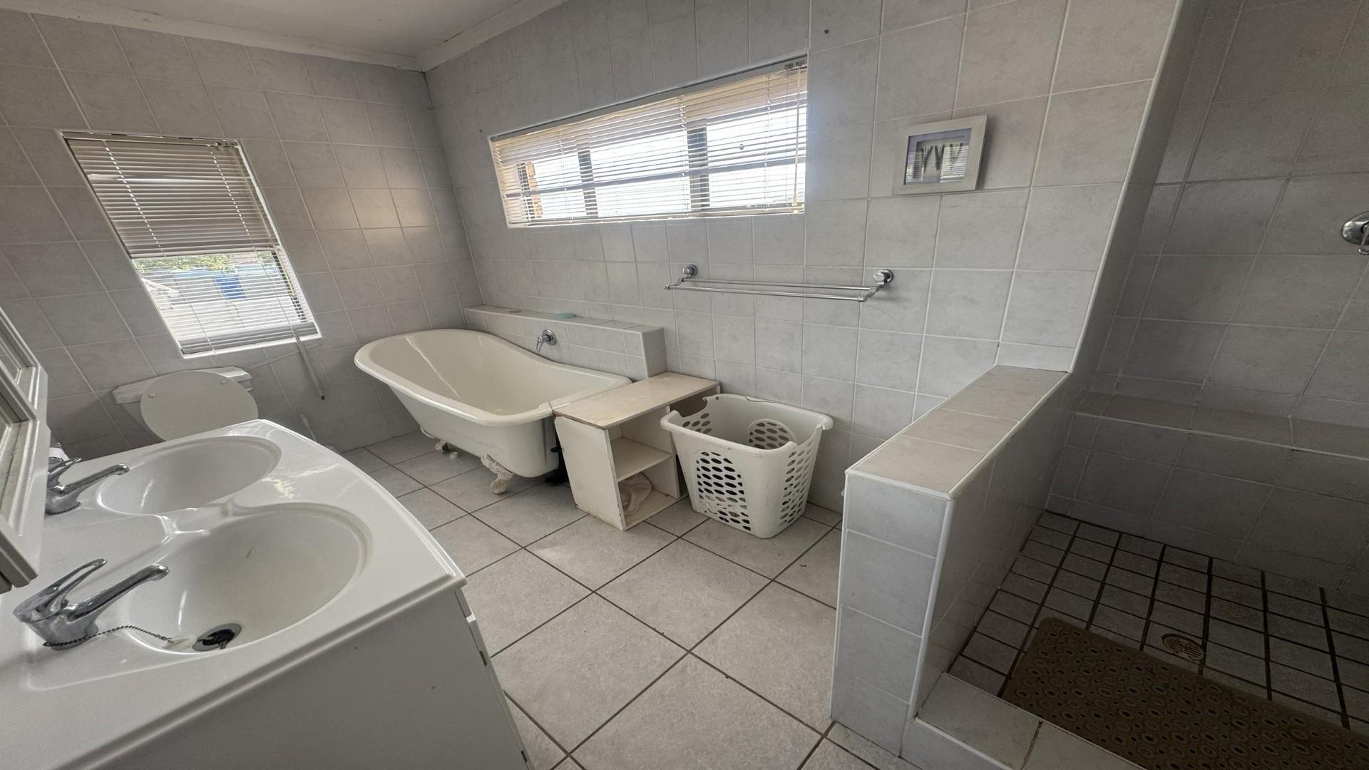Main Bathroom of property in Kaysers Beach