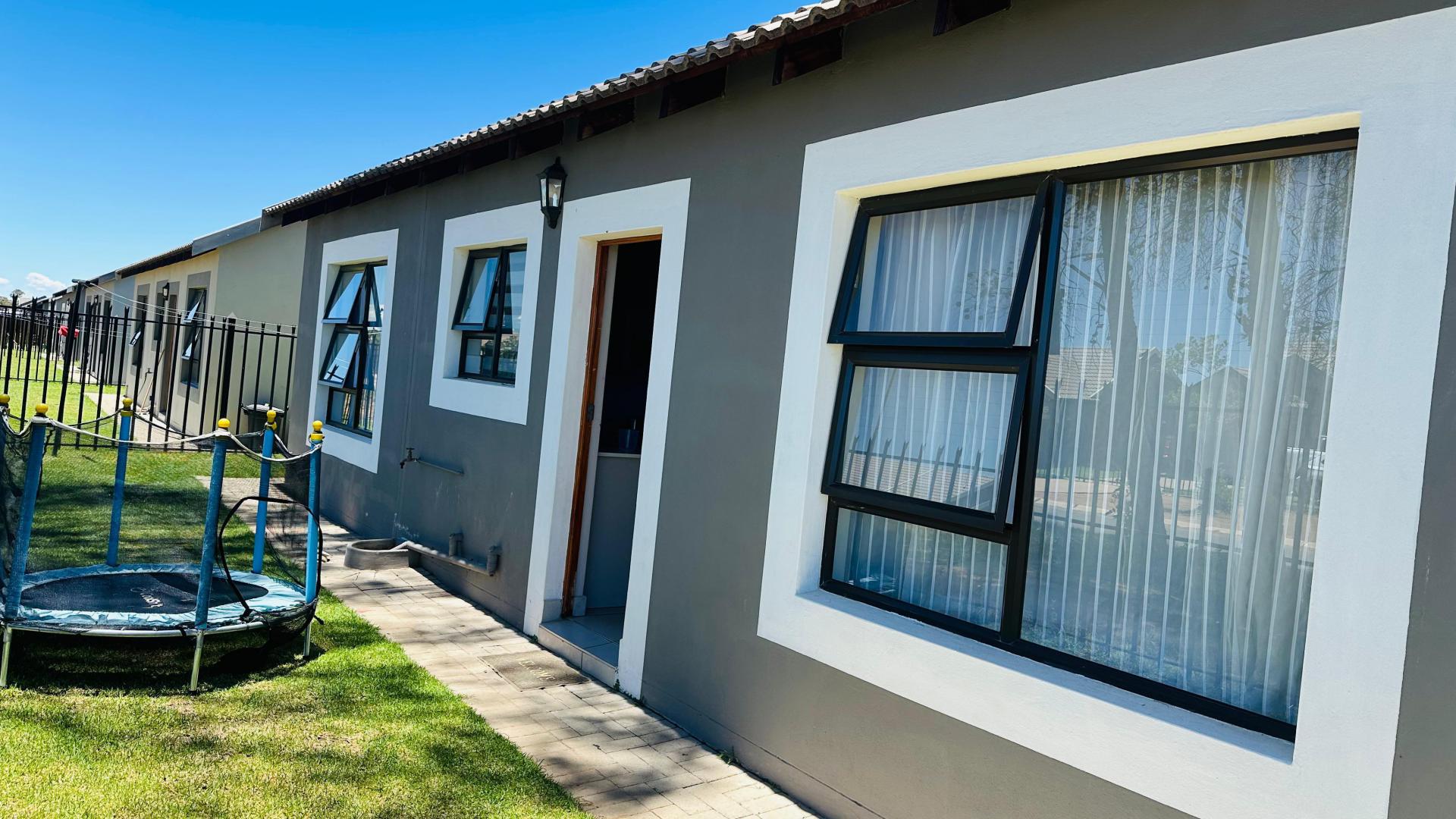 Backyard of property in Bloemspruit