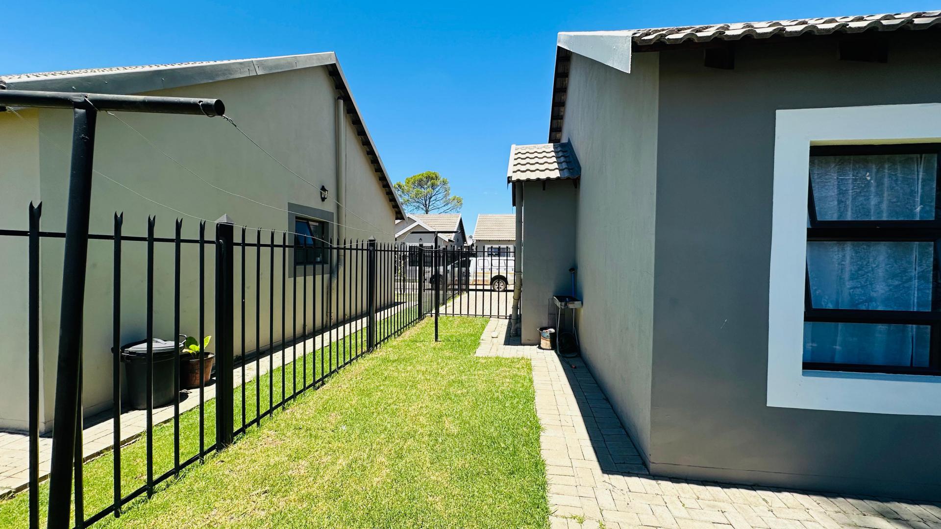 Backyard of property in Bloemspruit