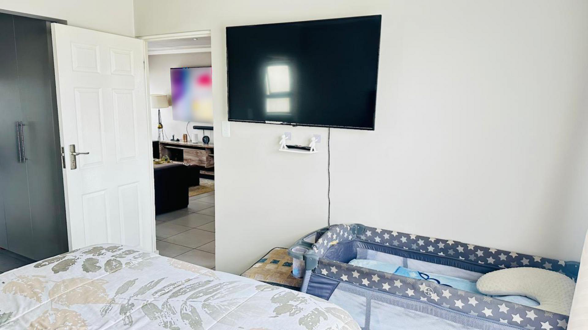 Main Bedroom of property in Bloemspruit