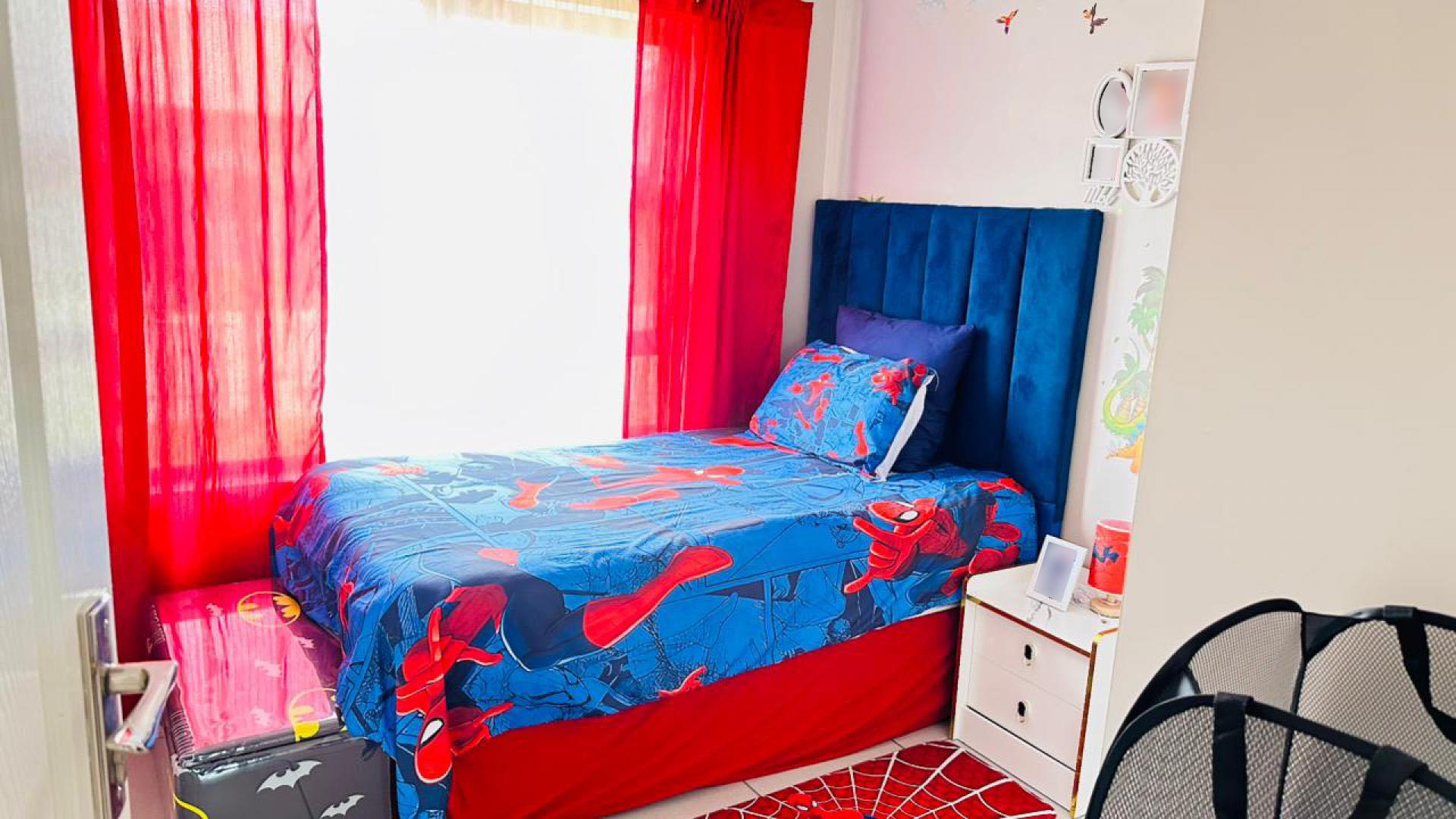 Bed Room 2 of property in Bloemspruit