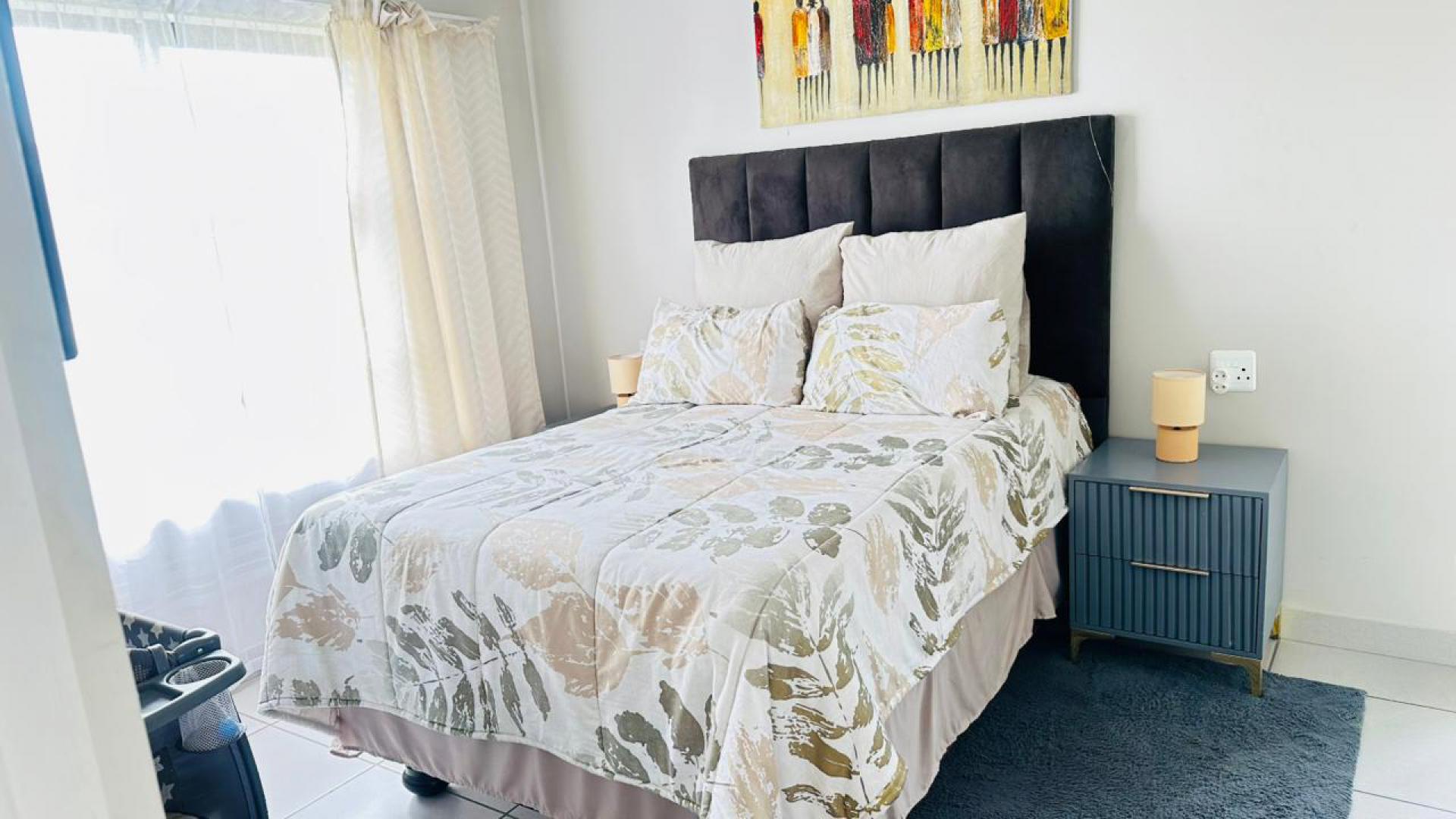 Main Bedroom of property in Bloemspruit