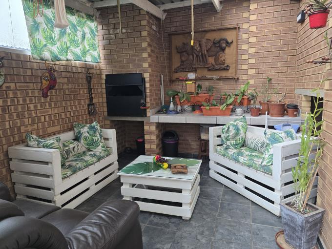 3 Bedroom Duplex for Sale For Sale in Glen Marais - MR694593
