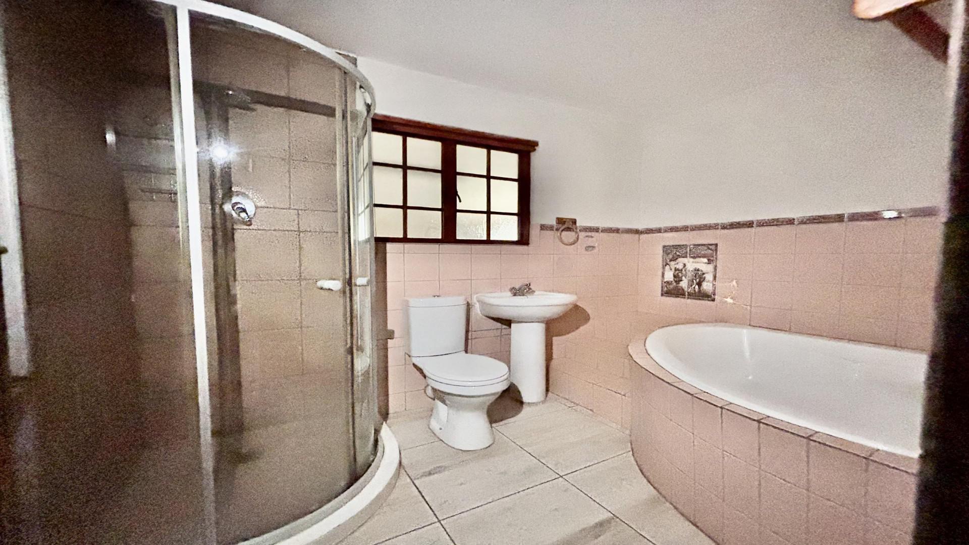 Bathroom 2 - 8 square meters of property in Melodie