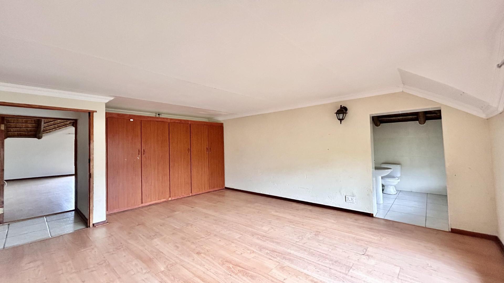 Bed Room 3 - 21 square meters of property in Melodie