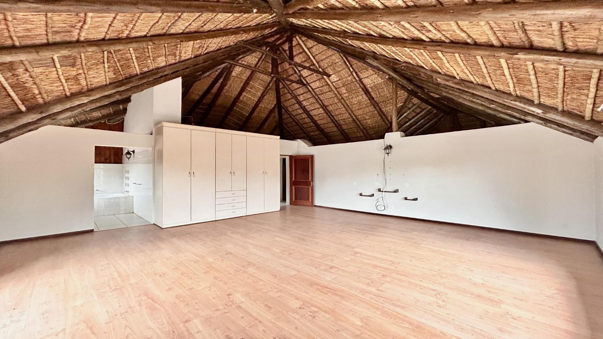 Main Bedroom - 43 square meters of property in Melodie