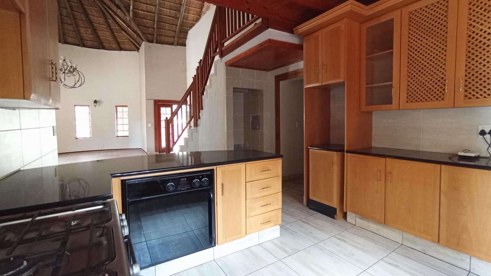 Kitchen - 20 square meters of property in Melodie