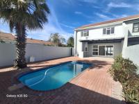  of property in Bloubergstrand