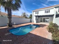  of property in Bloubergstrand