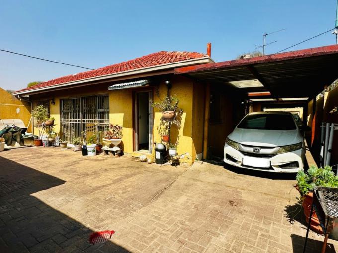 8 Bedroom House for Sale For Sale in Regents Park - MR694658